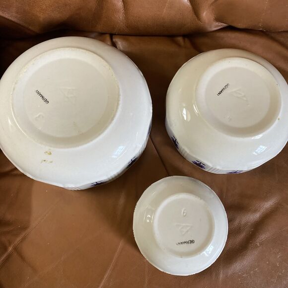 1940s STENCILED POTTERY BOWLS MADE IN GERMANY SET OF 3 Blue Flower BOWLS - Picture 2 of 12